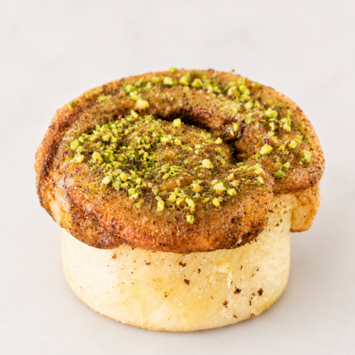 Cinnamon Roll, el pistachio